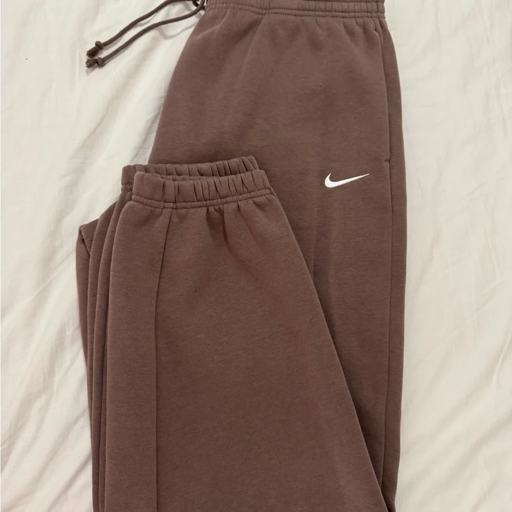 Nike Phoenix Fleece tapered sweatpants in brown - Picture 1 of 7